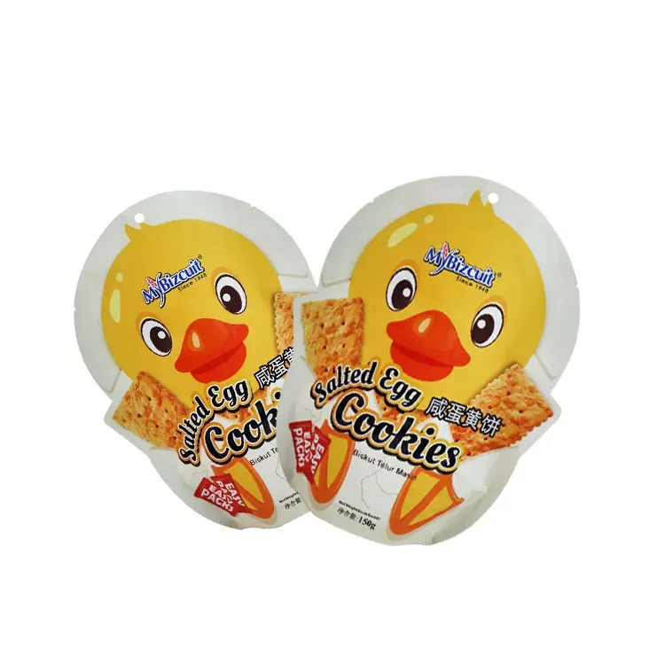 حقيبة على شكل حرف